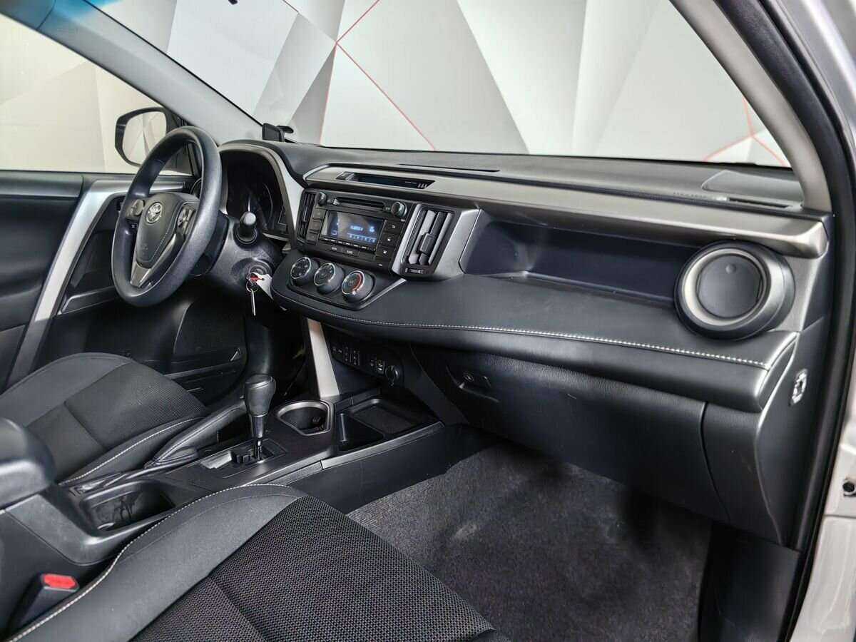 Б/У Тойота Рав4 2016 года. Фото: #7