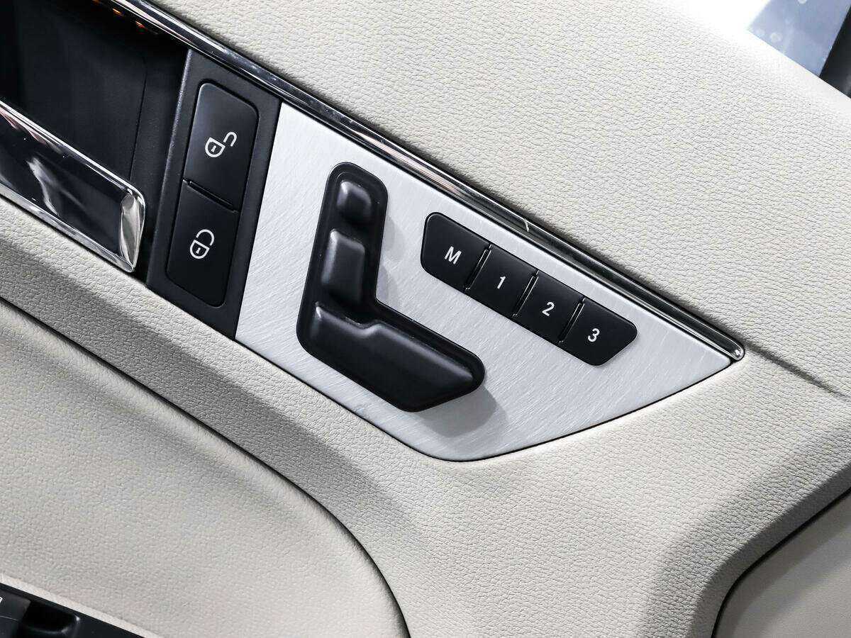 Б/У Мерседес-Бенц Е-Класс 2012 года. Фото: #9