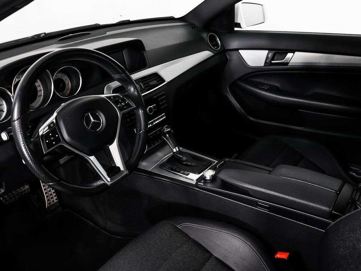 Б/У Мерседес-Бенц Ц-Класс 2015 года. Фото: #8