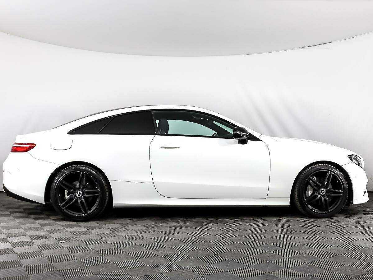 Б/У Мерседес-Бенц Е-Класс 2017 года. Фото: #3