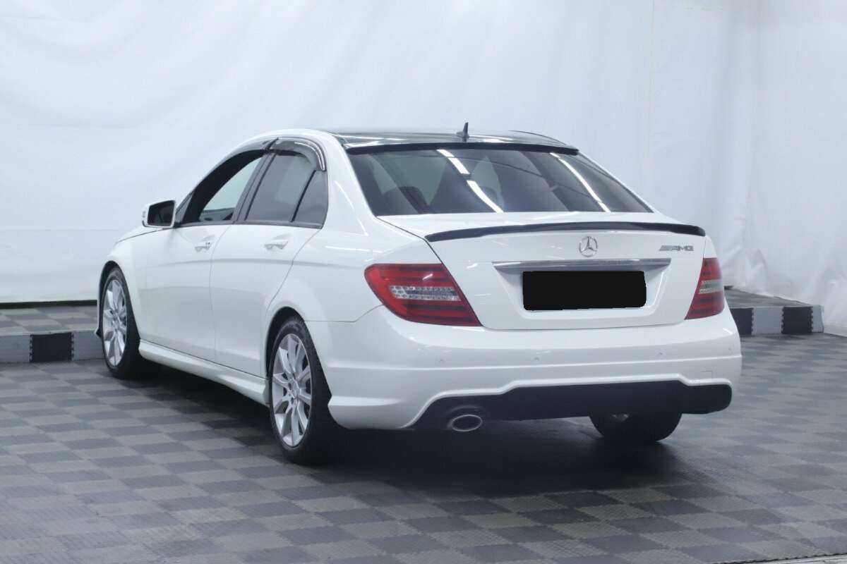 Б/У Мерседес-Бенц Ц-Класс 2014 года. Фото: #1