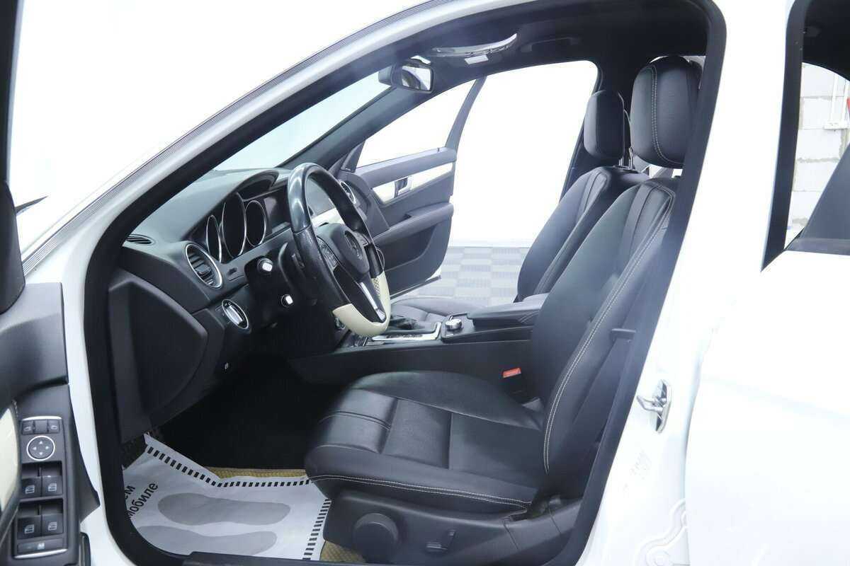 Б/У Мерседес-Бенц Ц-Класс 2014 года. Фото: #6