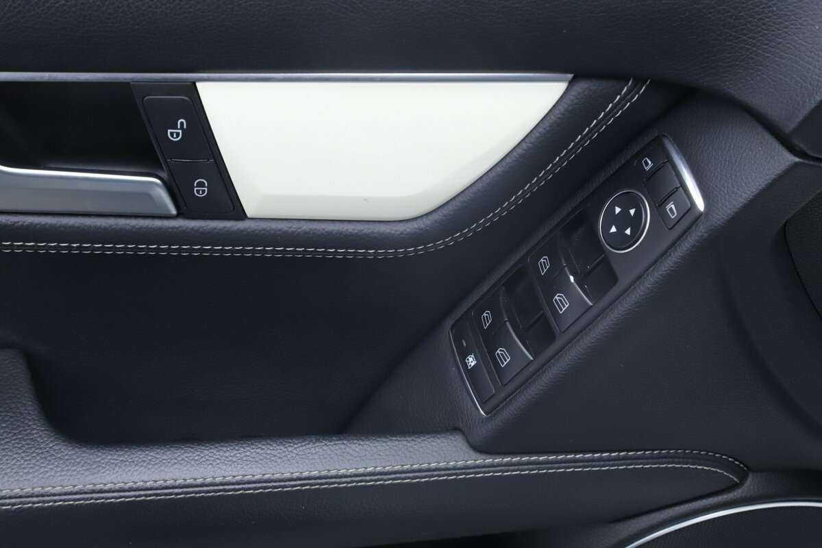 Б/У Мерседес-Бенц Ц-Класс 2014 года. Фото: #7