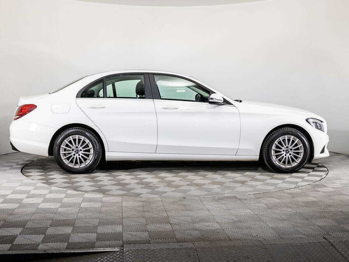 Б/У Мерседес-Бенц Ц-Класс 2017 года. Фото: #3