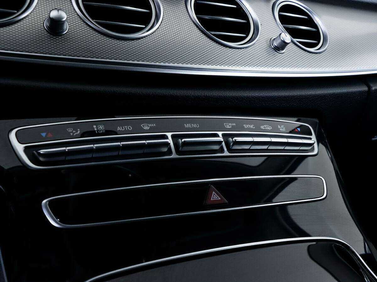 Б/У Мерседес-Бенц Е-Класс 2016 года. Фото: #17