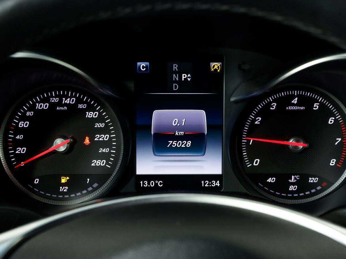 Б/У Мерседес-Бенц Ц-Класс 2015 года. Фото: #17