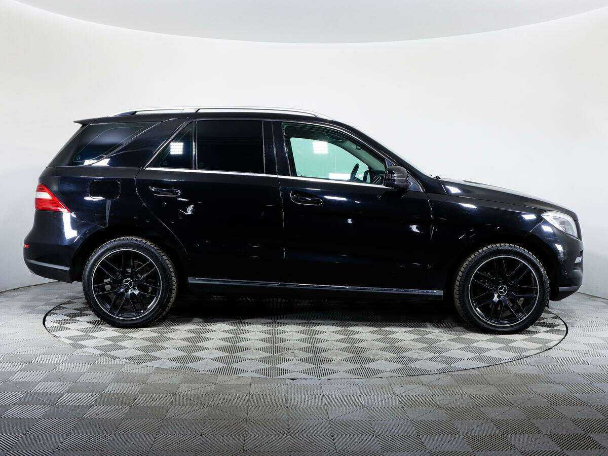 Б/У Мерседес-Бенц М-Класс 2012 года. Фото: #3