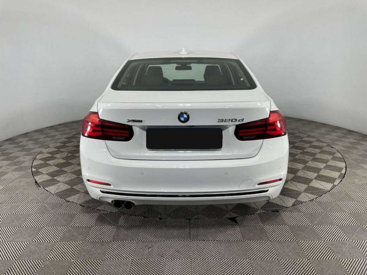 Б/У БМВ 3 серии 2018 года. Фото: #2