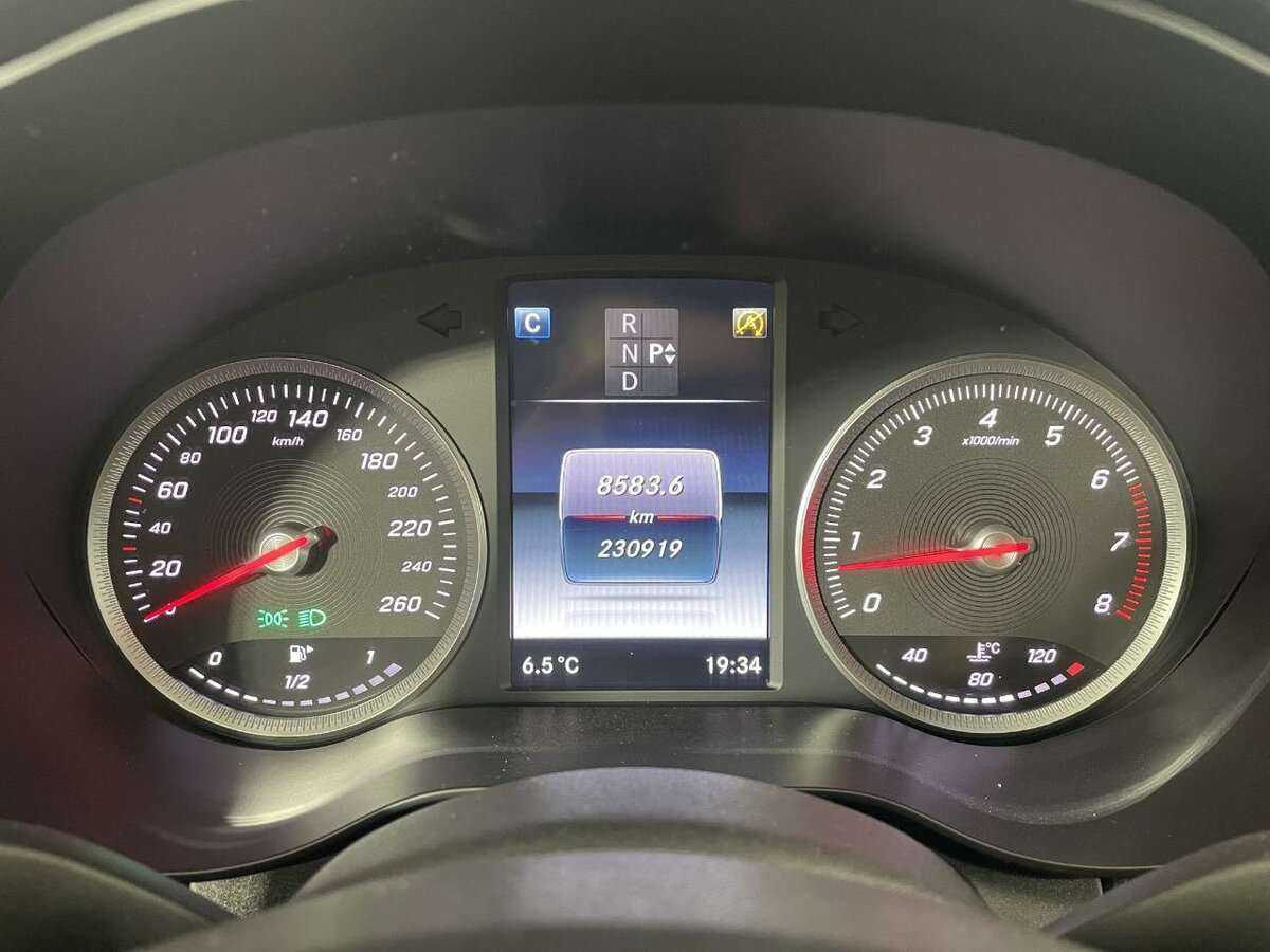 Б/У Мерседес-Бенц Ц-Класс 2015 года. Фото: #10