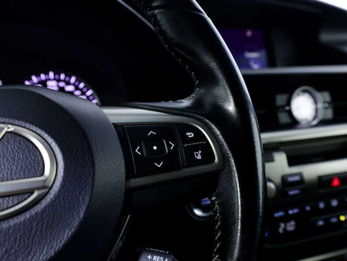 Б/У Лексус ЕС 2017 года. Фото: #25