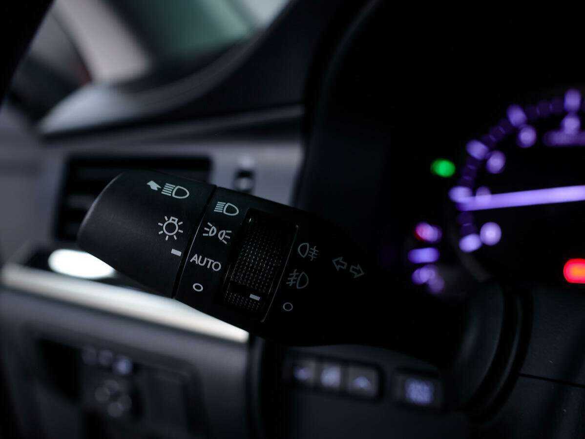 Б/У Лексус ЕС 2017 года. Фото: #29