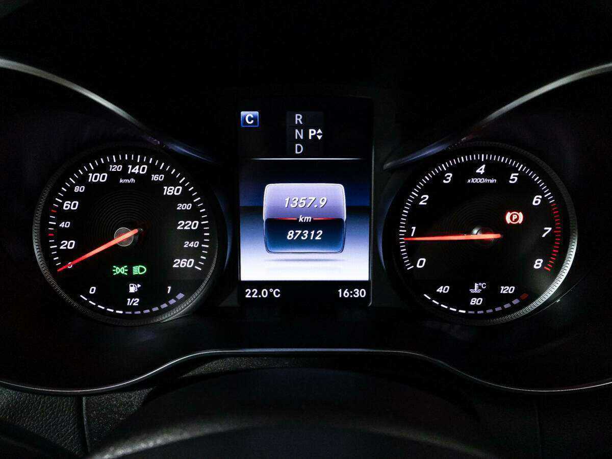 Б/У Мерседес-Бенц Ц-Класс 2018 года. Фото: #11