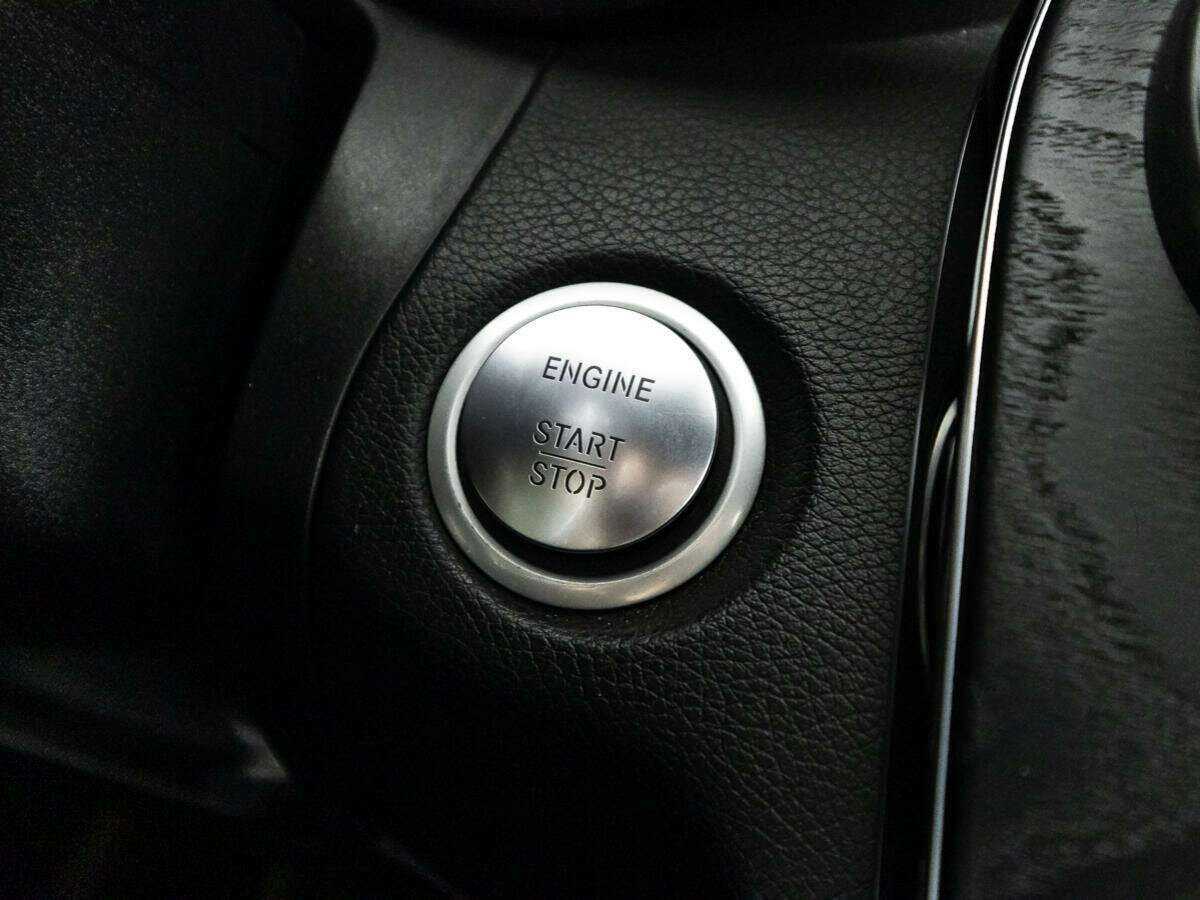 Б/У Мерседес-Бенц Ц-Класс 2018 года. Фото: #17