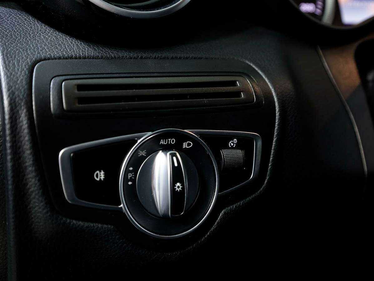 Б/У Мерседес-Бенц Ц-Класс 2018 года. Фото: #16