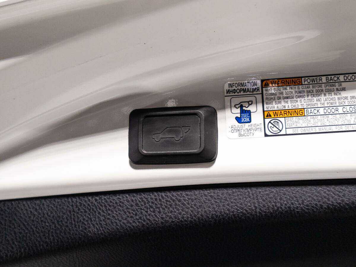 Б/У Тойота Рав4 2018 года. Фото: #15