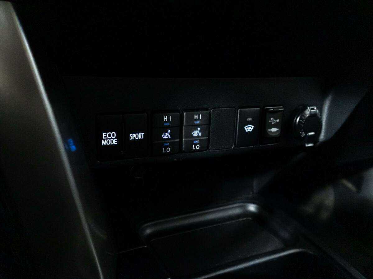 Б/У Тойота Рав4 2018 года. Фото: #20