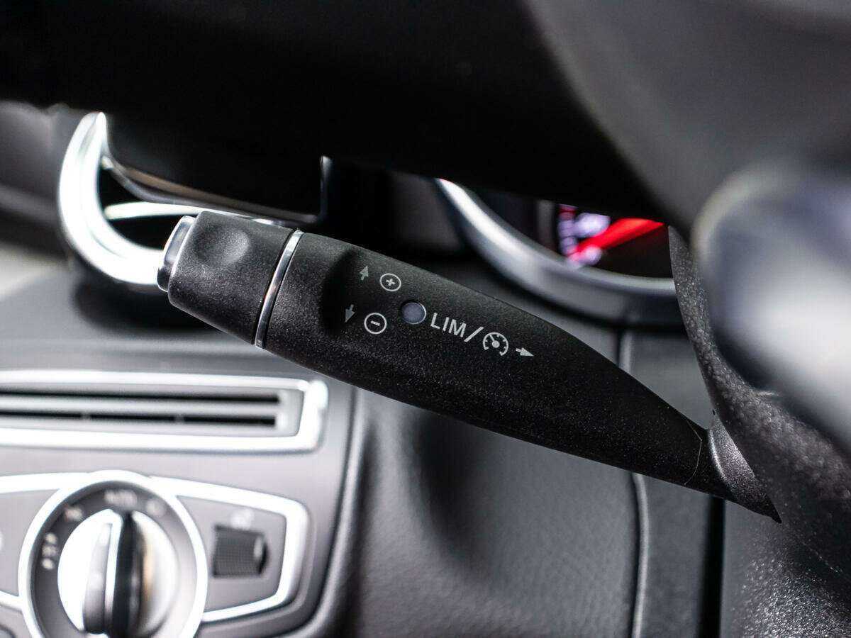 Б/У Мерседес-Бенц Ц-Класс 2017 года. Фото: #19