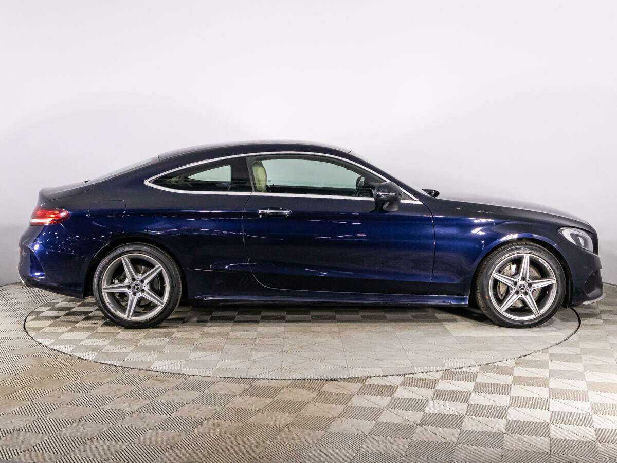 Б/У Мерседес-Бенц Ц-Класс 2017 года. Фото: #3