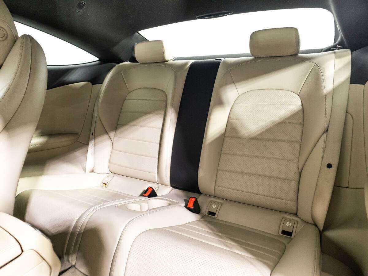 Б/У Мерседес-Бенц Ц-Класс 2017 года. Фото: #9