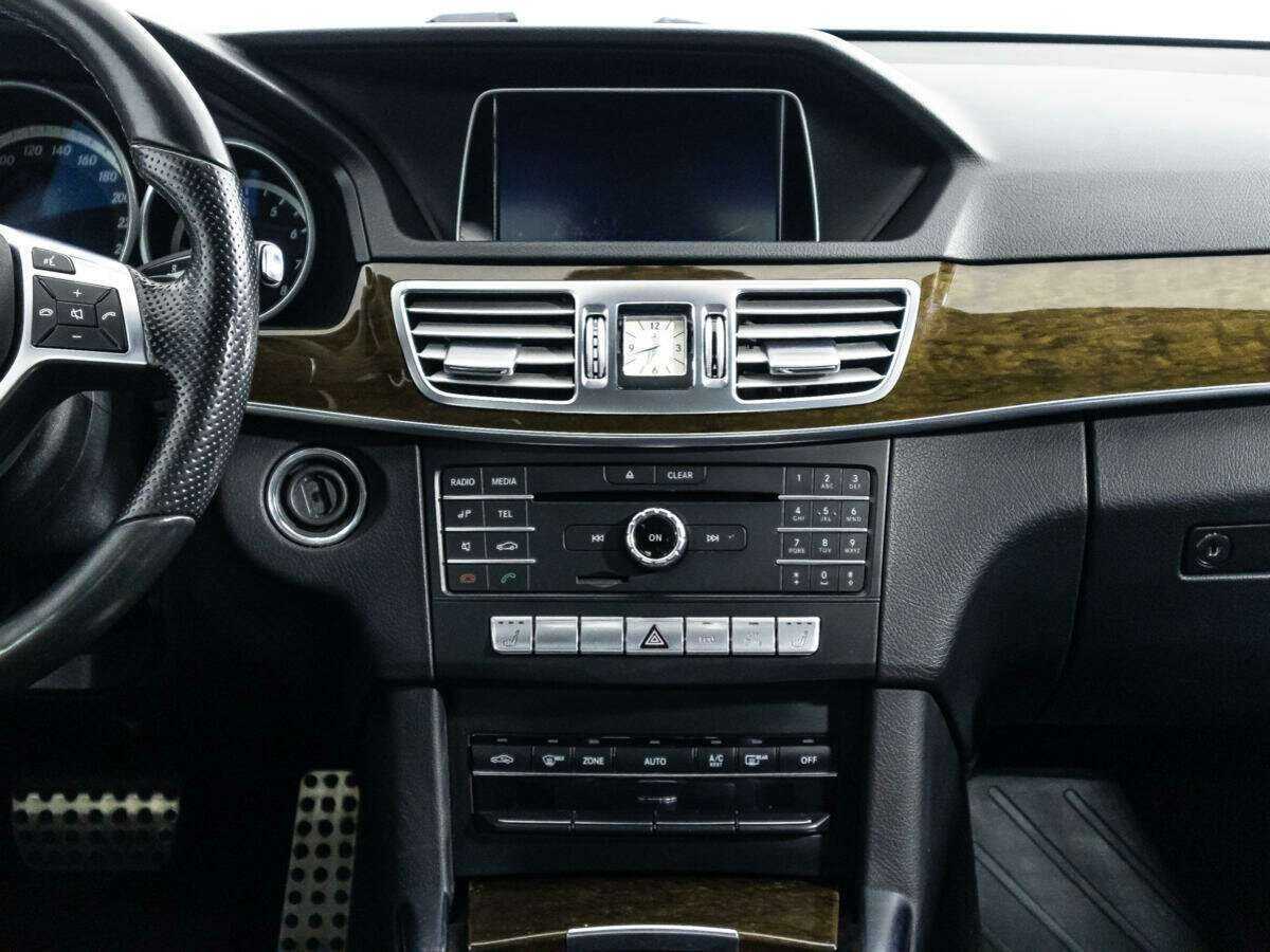 Б/У Мерседес-Бенц Е-Класс 2015 года. Фото: #13