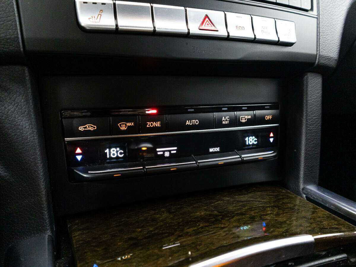 Б/У Мерседес-Бенц Е-Класс 2015 года. Фото: #15