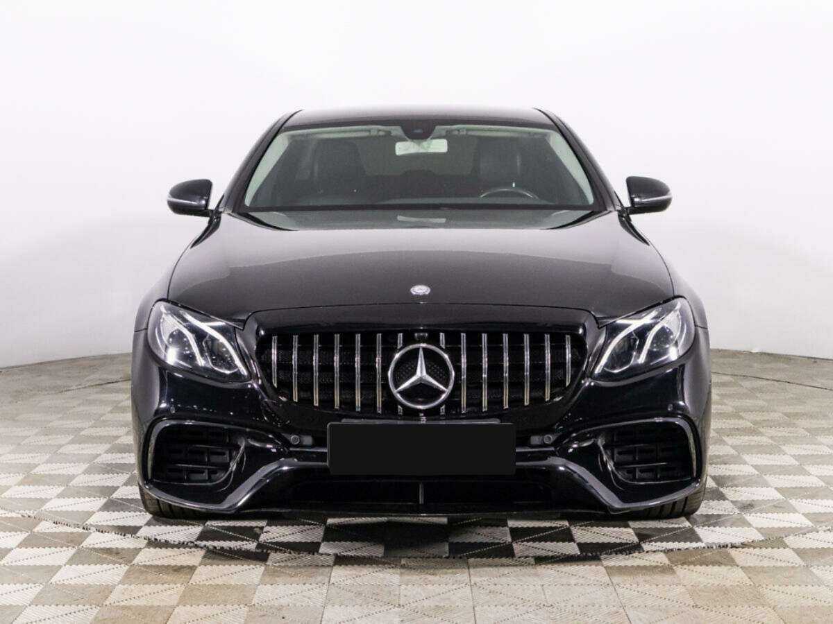 Б/У Мерседес-Бенц Е-Класс 2017 года. Фото: #1