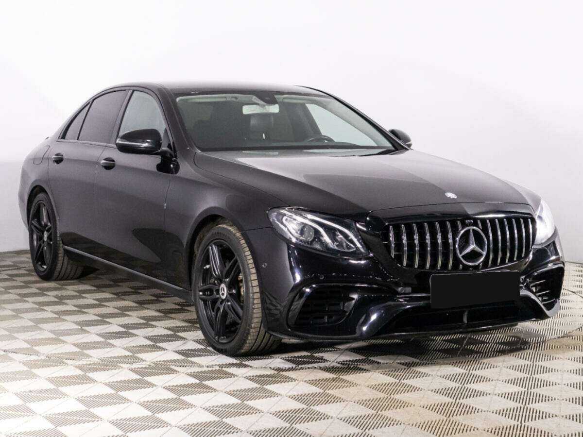 Б/У Мерседес-Бенц Е-Класс 2017 года. Фото: #2