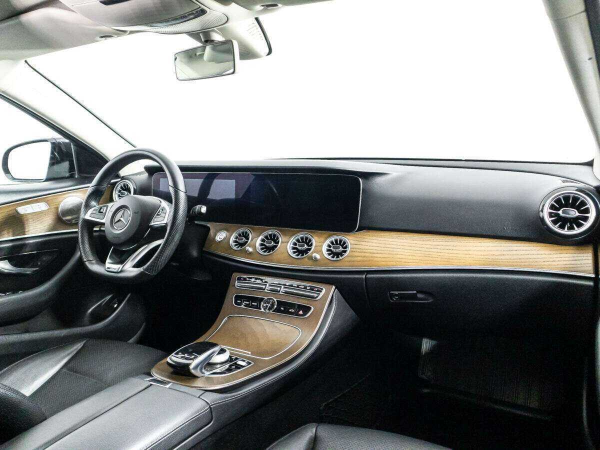 Б/У Мерседес-Бенц Е-Класс 2017 года. Фото: #8
