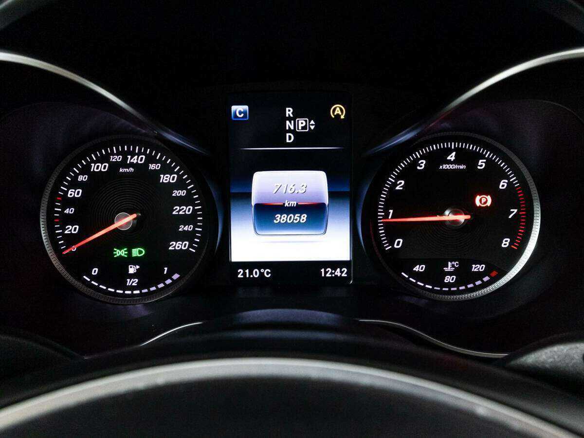 Б/У Мерседес-Бенц Ц-Класс 2015 года. Фото: #11