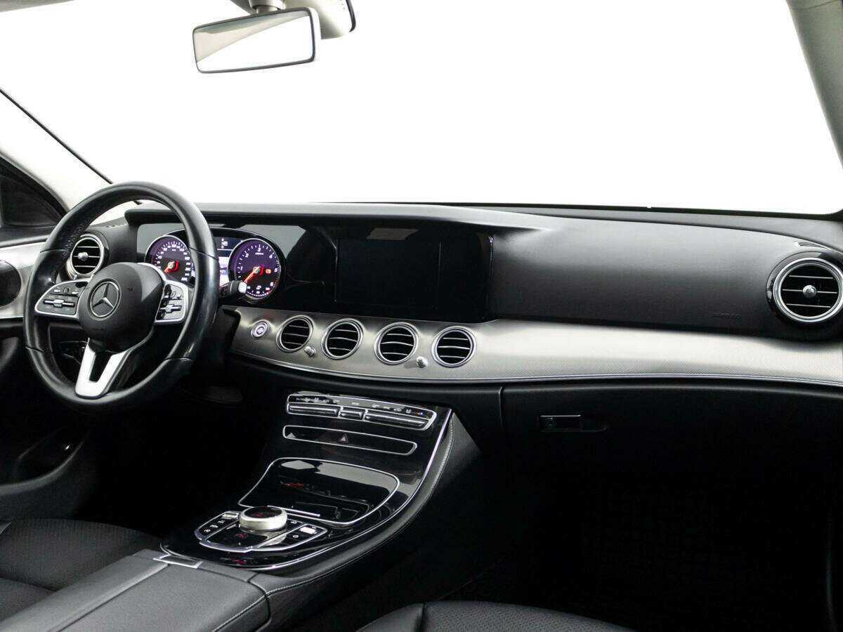 Б/У Мерседес-Бенц Е-Класс 2019 года. Фото: #8