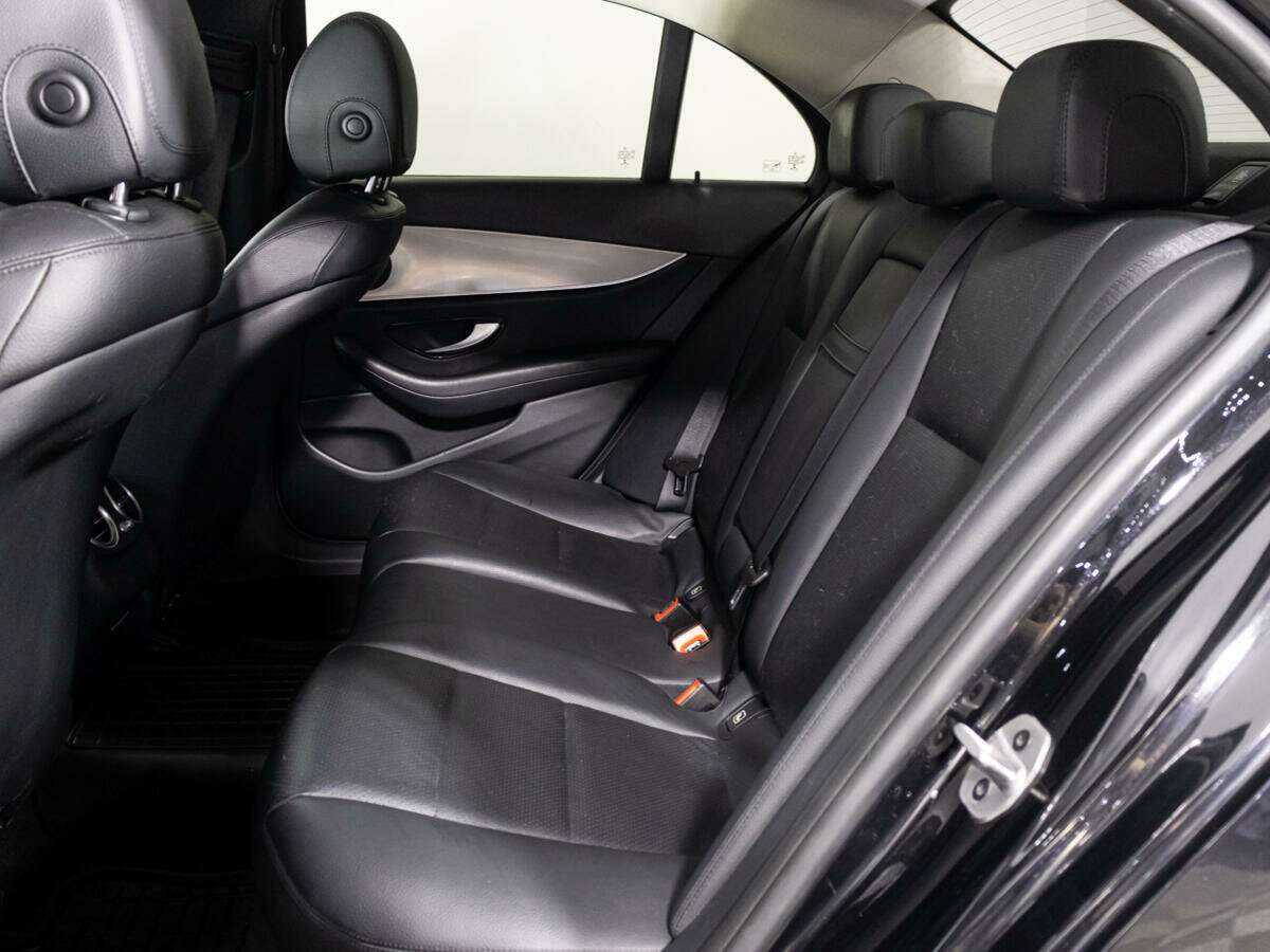 Б/У Мерседес-Бенц Е-Класс 2019 года. Фото: #9