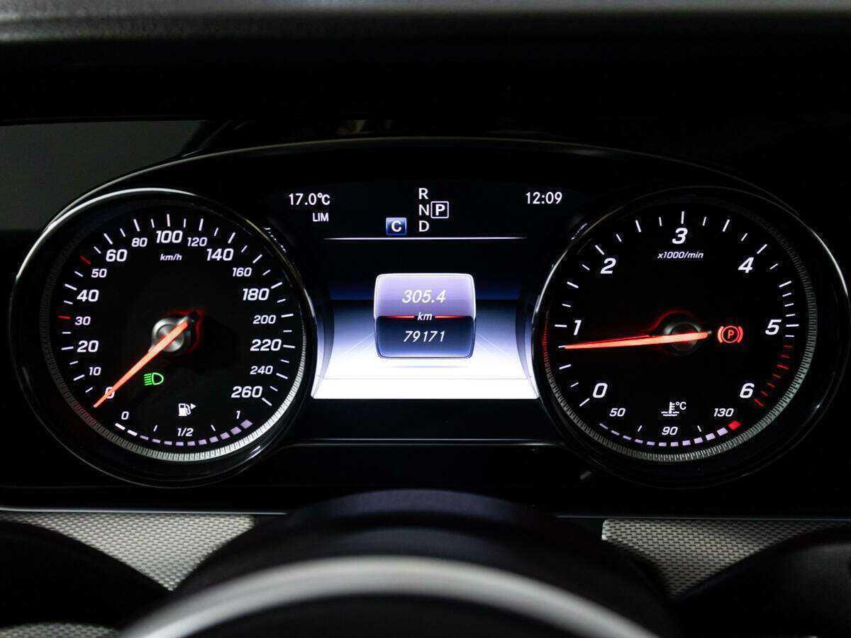 Б/У Мерседес-Бенц Е-Класс 2019 года. Фото: #11