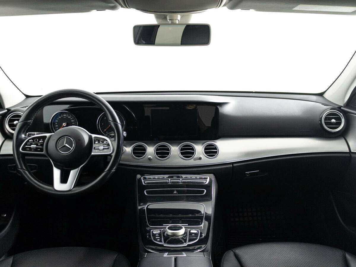 Б/У Мерседес-Бенц Е-Класс 2019 года. Фото: #12