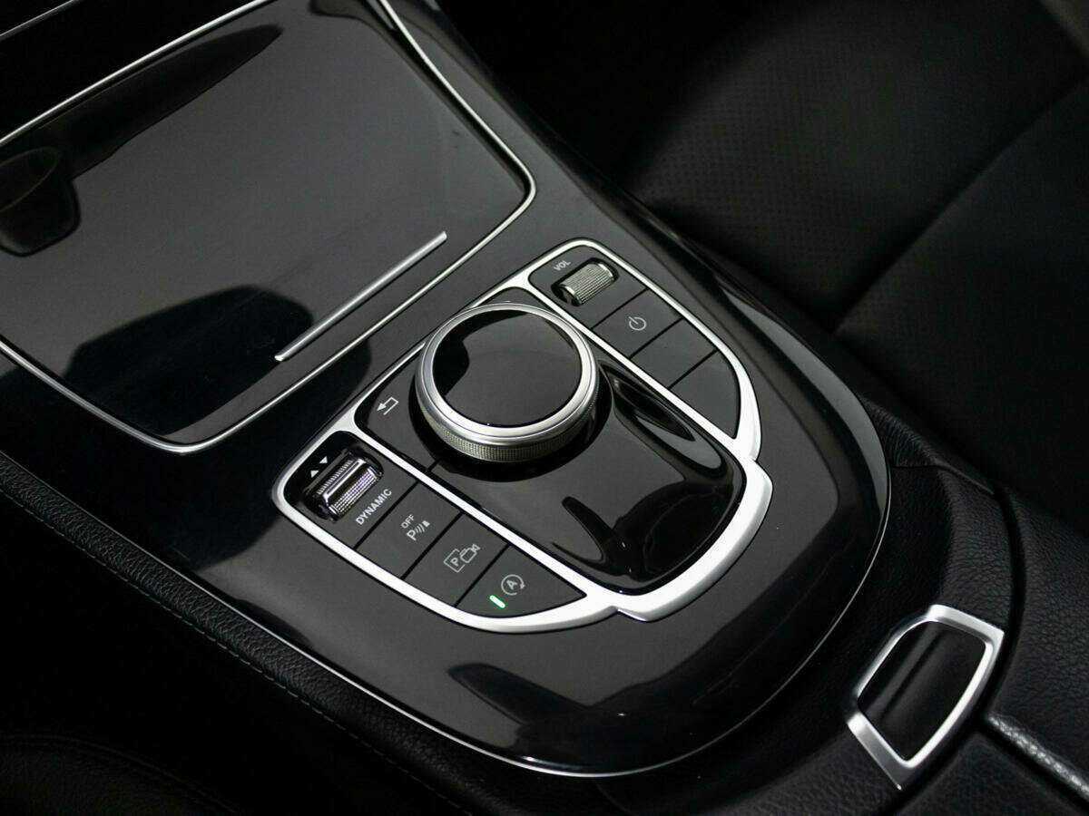 Б/У Мерседес-Бенц Е-Класс 2019 года. Фото: #18