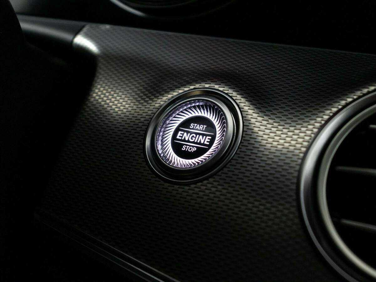 Б/У Мерседес-Бенц Е-Класс 2019 года. Фото: #19