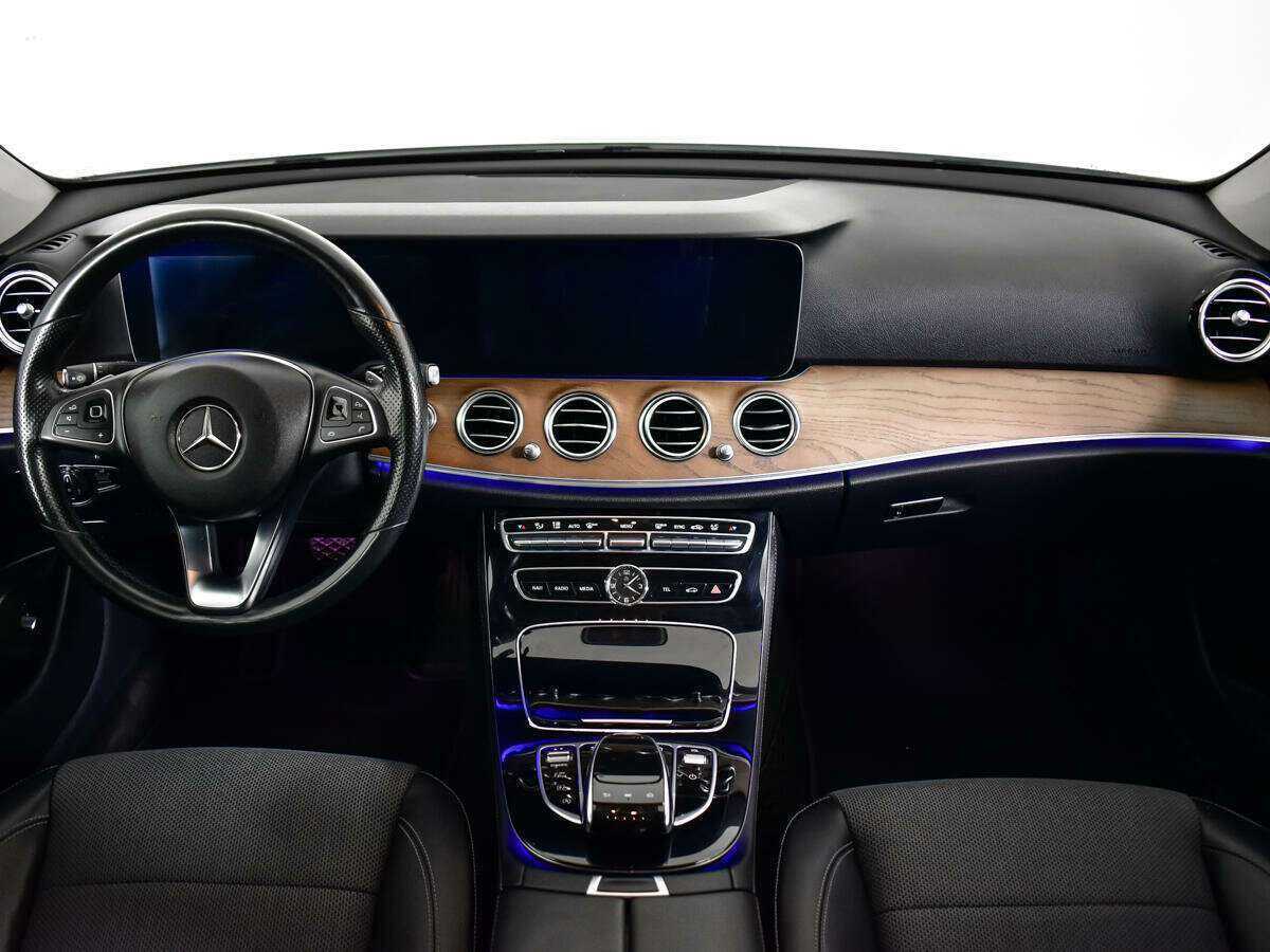 Б/У Мерседес-Бенц Е-Класс 2016 года. Фото: #9