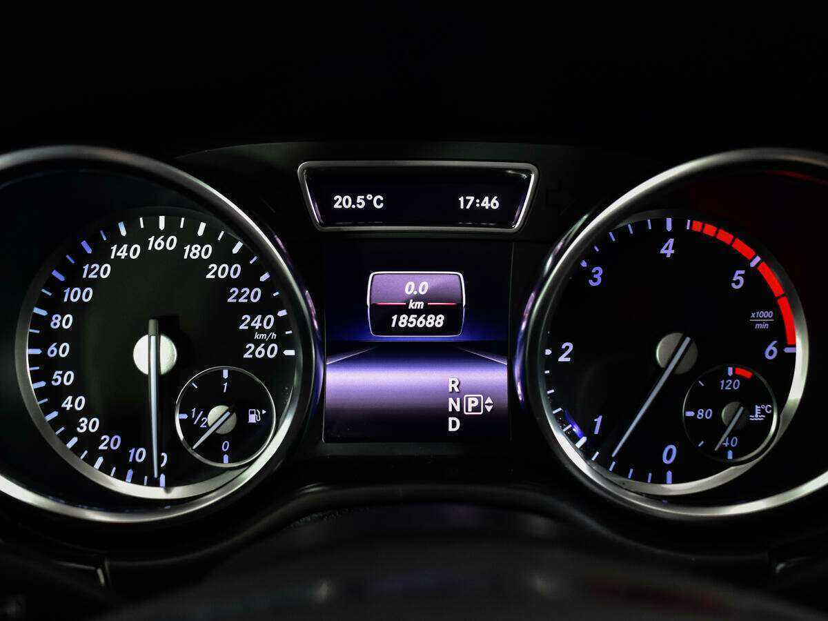 Б/У Мерседес-Бенц М-Класс 2013 года. Фото: #10