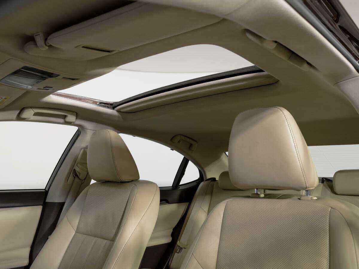 Б/У Лексус ЕС 2015 года. Фото: #13