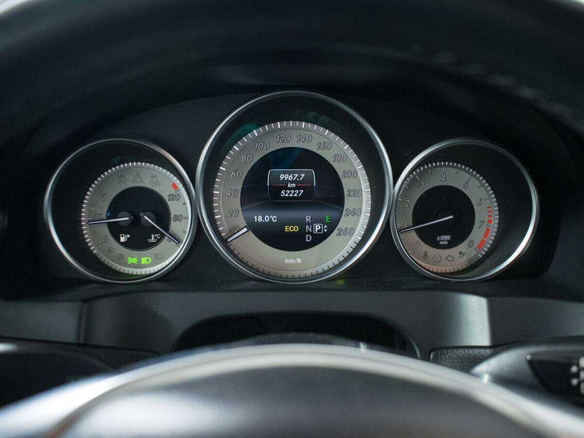 Б/У Мерседес-Бенц Е-Класс 2014 года. Фото: #10