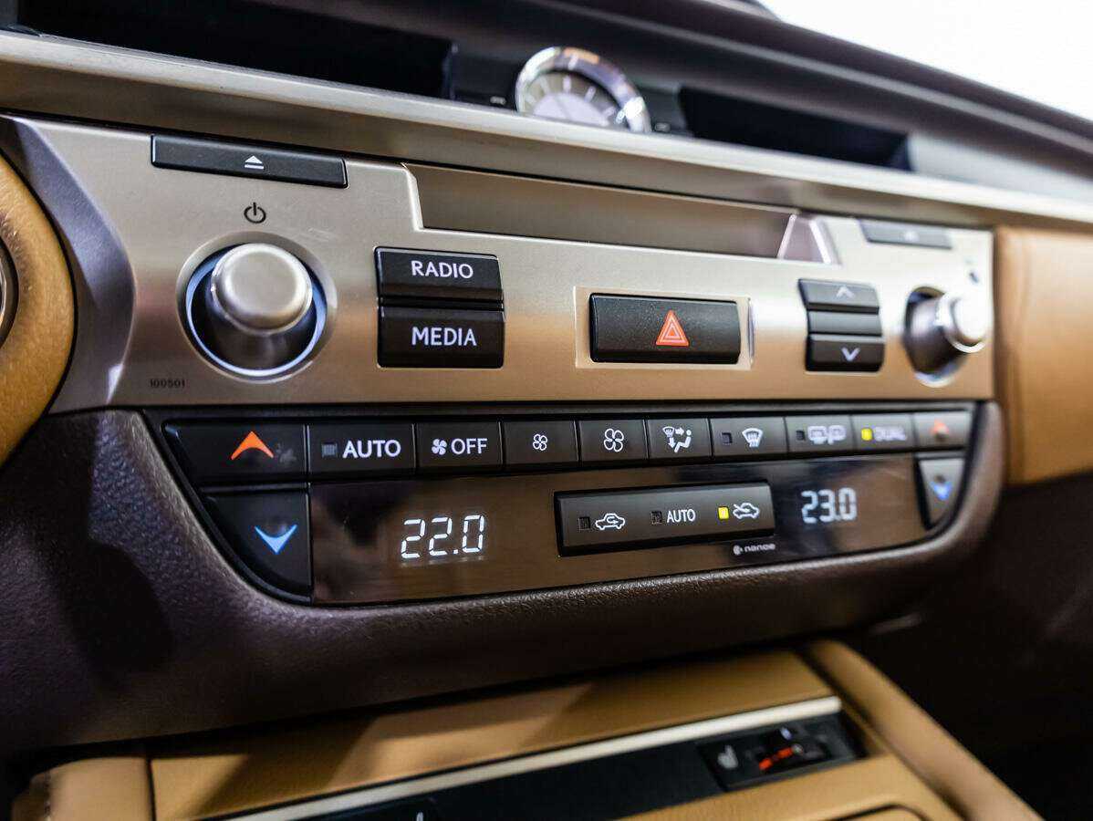 Б/У Лексус ЕС 2016 года. Фото: #12