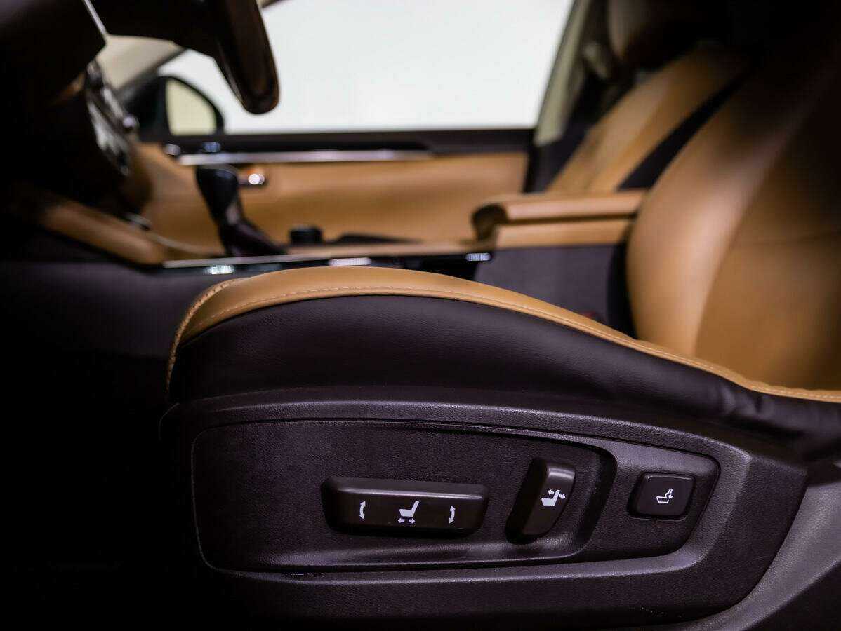 Б/У Лексус ЕС 2016 года. Фото: #16