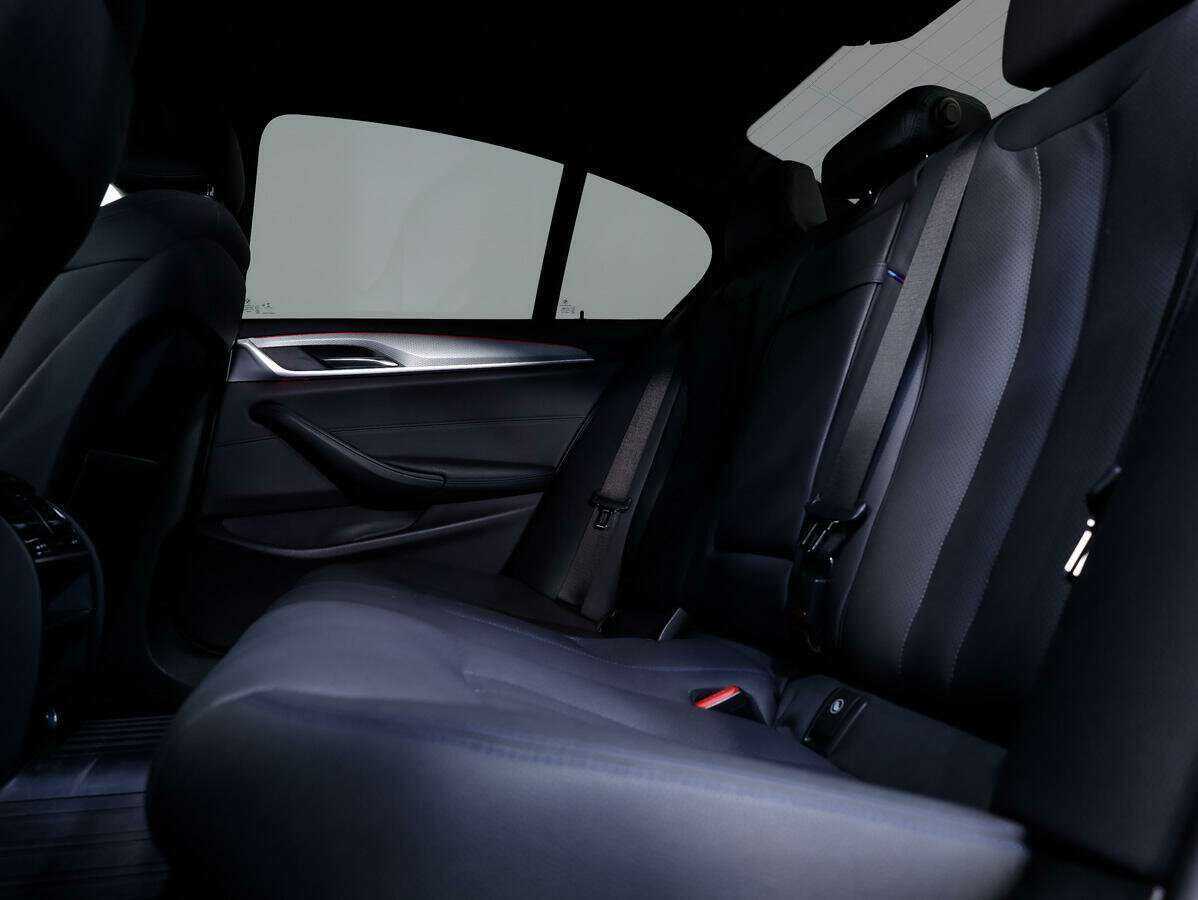 Б/У БМВ 5 серии 2018 года. Фото: #10