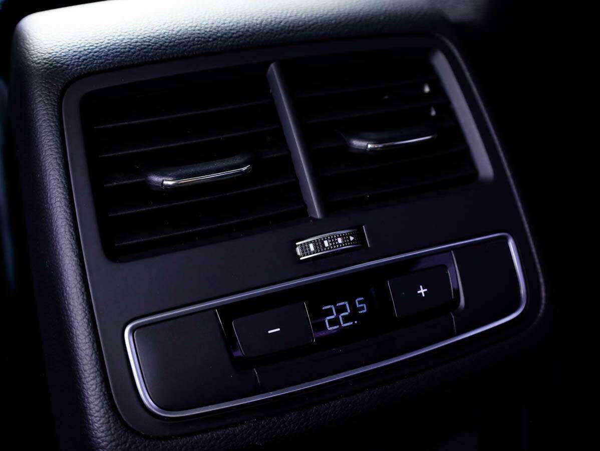 Б/У Ауди А4 2015 года. Фото: #14