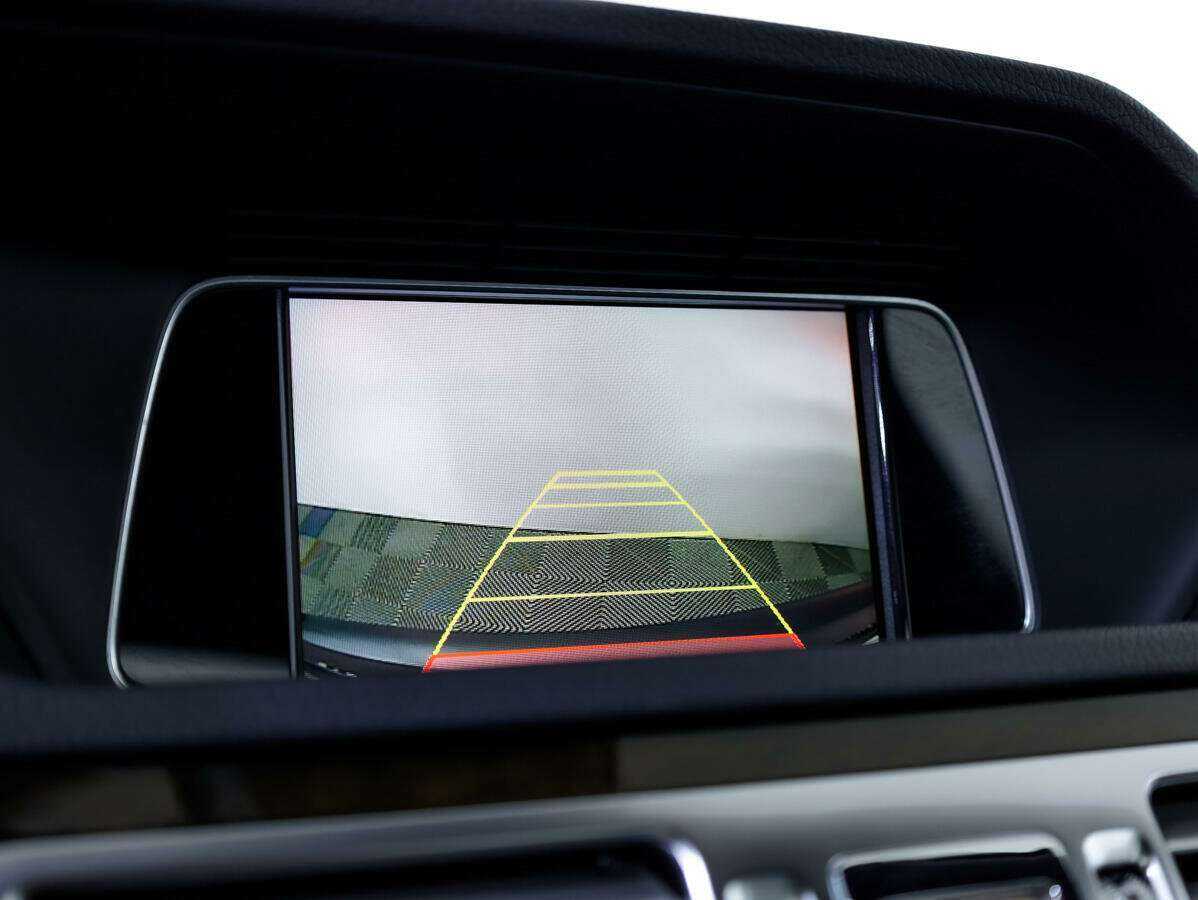 Б/У Мерседес-Бенц Е-Класс 2014 года. Фото: #17