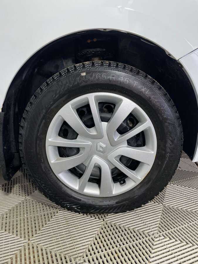 Б/У Рено Логан 2014 года. Фото: #8