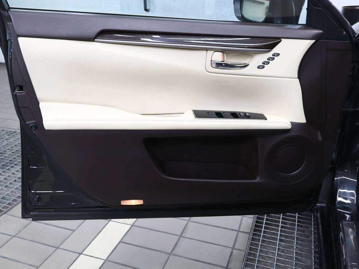 Б/У Лексус ЕС 2016 года. Фото: #4