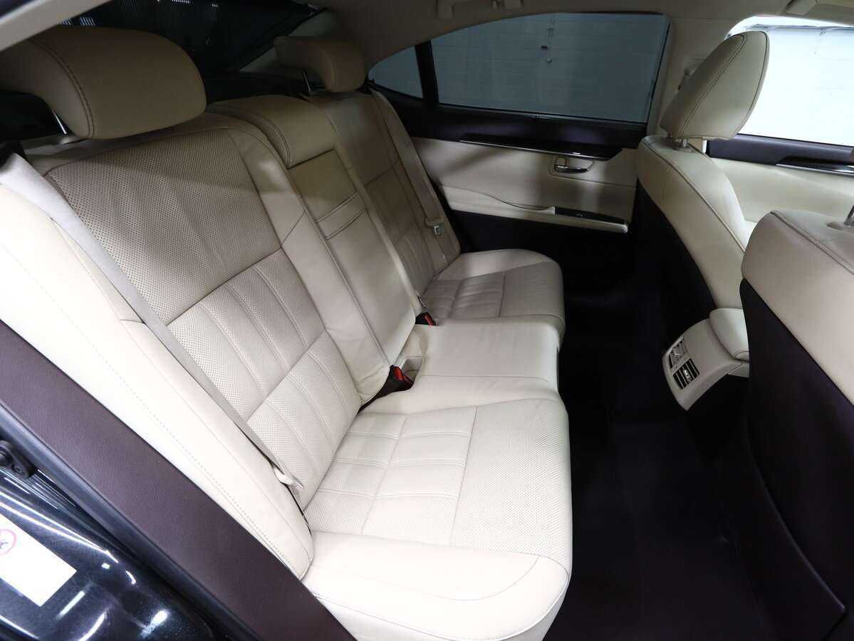 Б/У Лексус ЕС 2016 года. Фото: #12