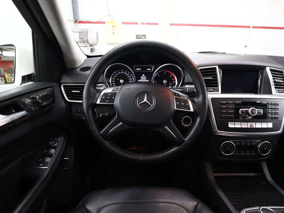 Б/У Мерседес-Бенц М-Класс 2015 года. Фото: #16