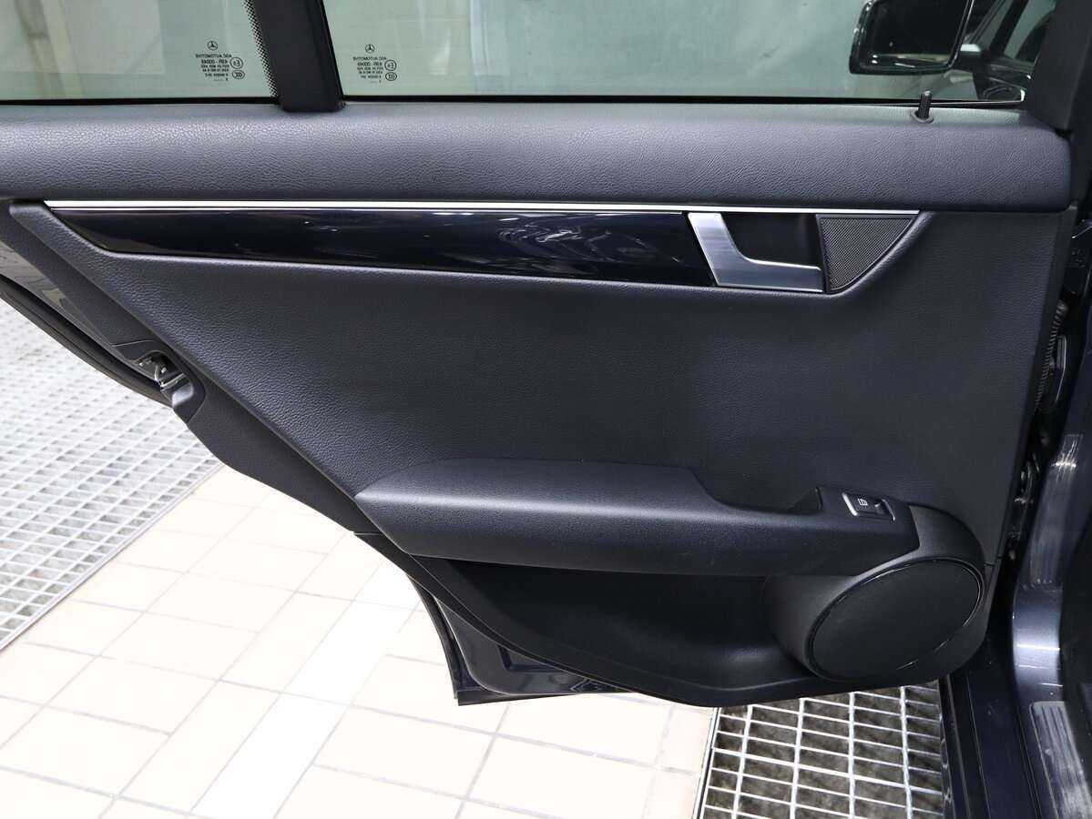 Б/У Мерседес-Бенц Ц-Класс 2012 года. Фото: #9