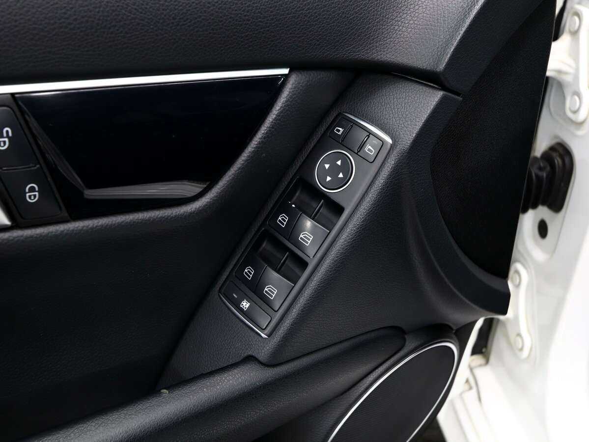 Б/У Мерседес-Бенц Ц-Класс 2012 года. Фото: #8